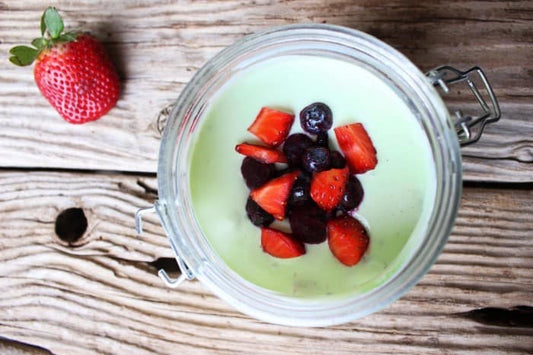 matcha yoghurt and berry bowl clean eating luk beautifood
