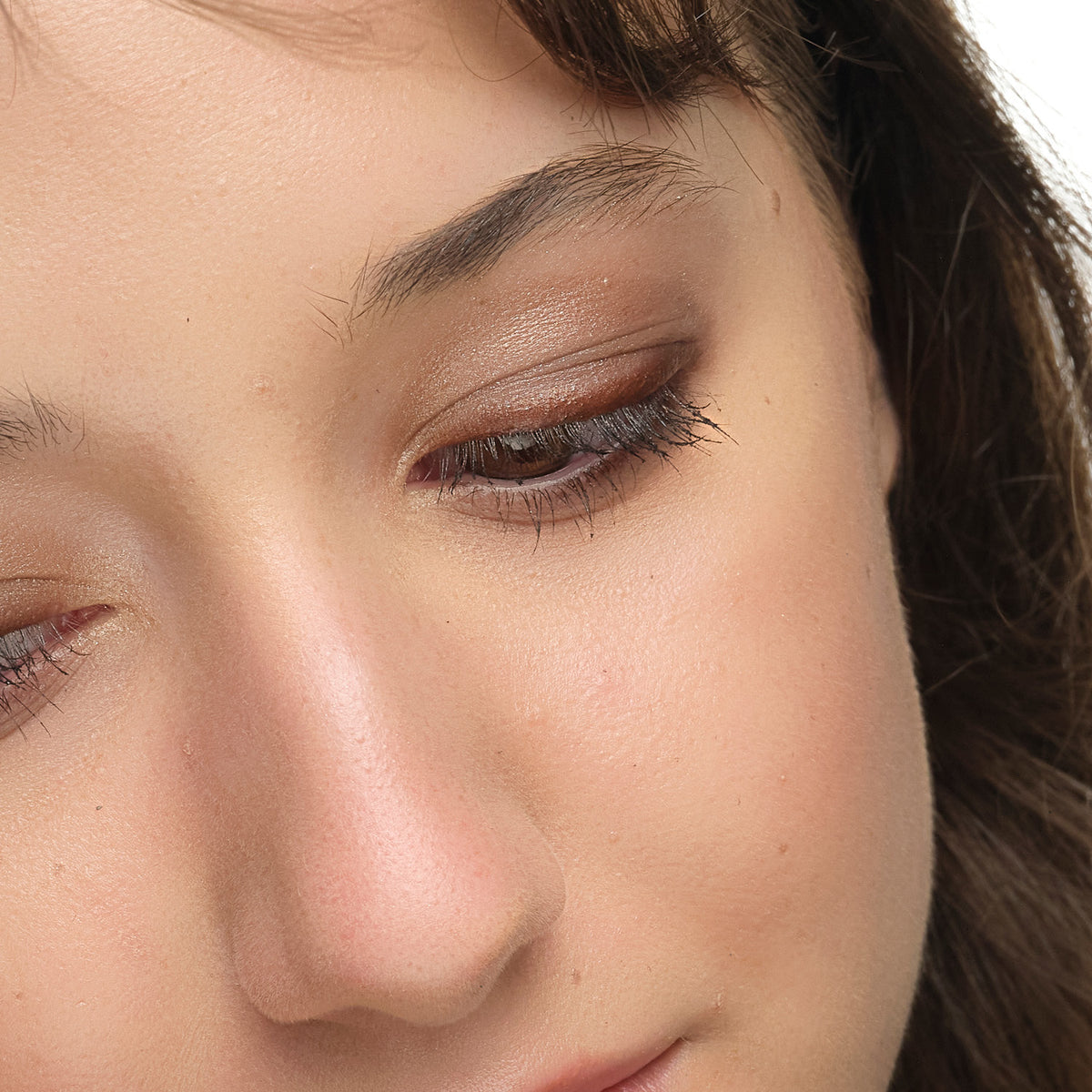 Lük Beautifood Luminous Eye Crayon in Cocoa — Close-up of a model wearing Cocoa