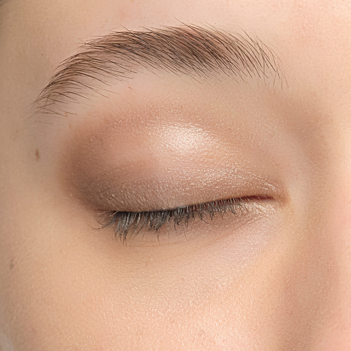 Lük Beautifood Luminous Eye Crayon in Mushroom — Mushroom swept across the eyelid as a soft taupe eyeshadow