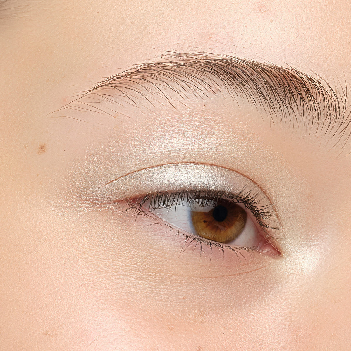 Lük Beautifood Luminous Eye Crayon in Pearl — Pearl used as a highlighter on the open eye