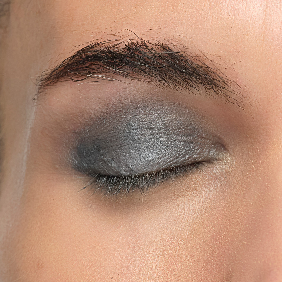 Lük Beautifood Luminous Eye Crayon in Smoke — Smoke on the eyelid as a silver grey eyeshadow