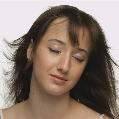 Video: how to apply Lük Beautifood Luminous Eye Crayon in Sorbet